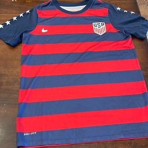 The Nike Tee USA shirt size Youth Meduim